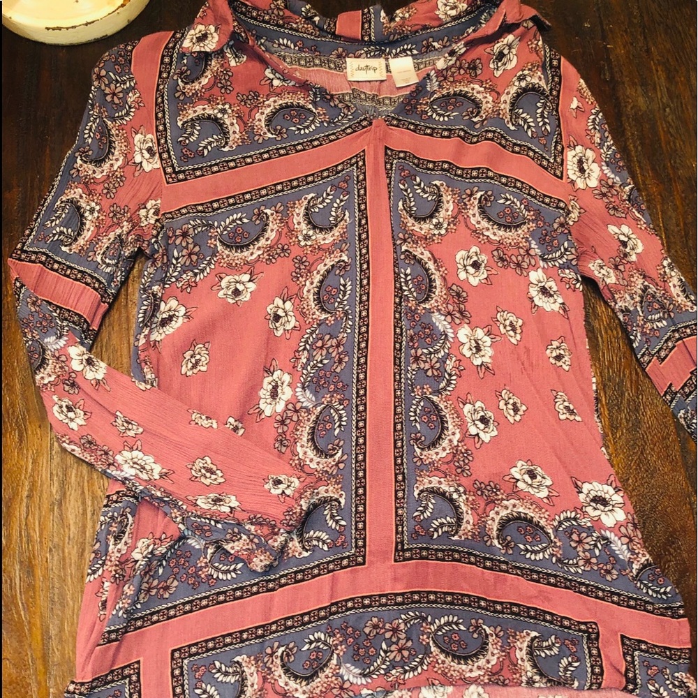 Daytrip high low design tunic blouse